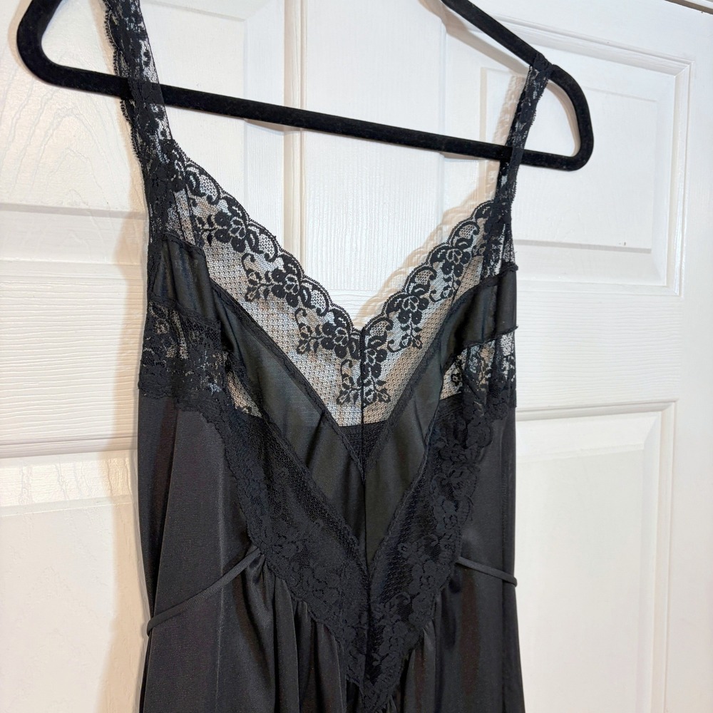 Jill Andrea Vintage 70s Black Nylon Lace Trim Long Maxi Nightgown Tulip Hem M